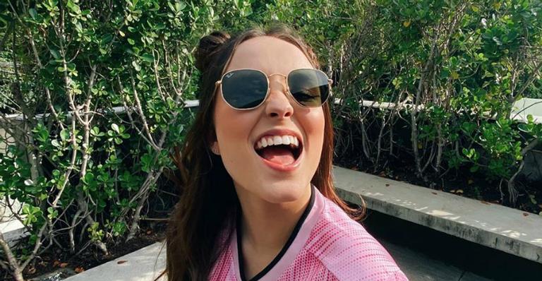 Com make arrasadora, Larissa Manoela celebra entrada de dezembro: ”Meu mês favorito”