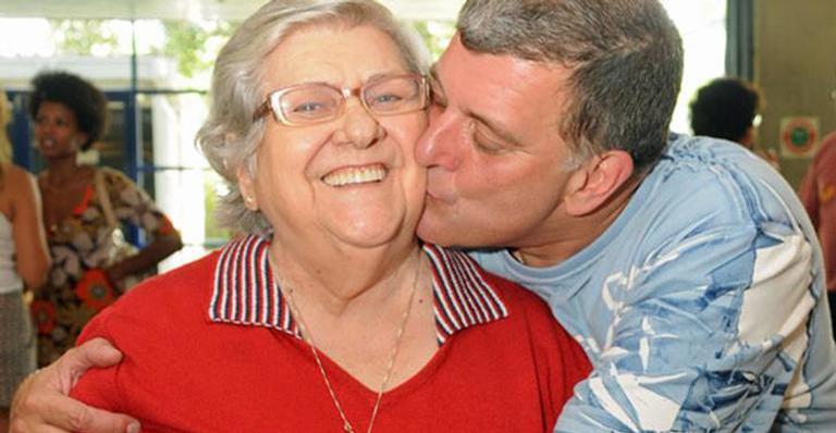 Após completar 95 anos, mãe de Jorge Fernando agradece mensagens de aniversário:”Obrigada à todos”