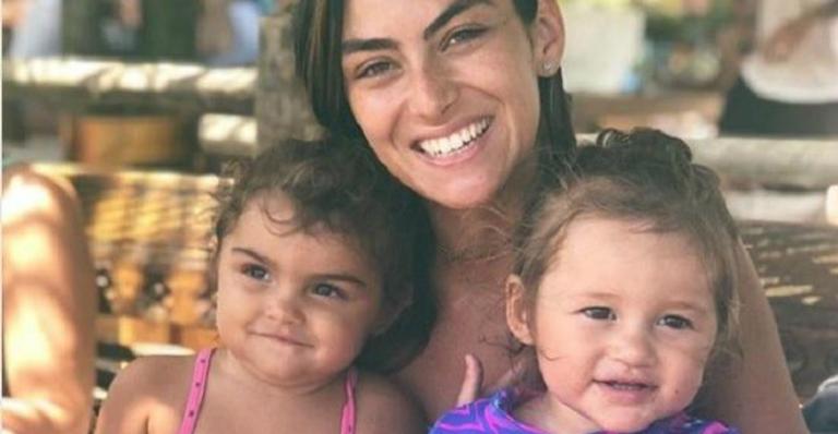 Mariana Uhlmann, esposa de Felipe Simas, posta foto de Maria e Madalena juntas: ”Bom domingo”