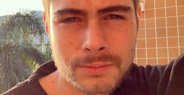 Em clique raro, Rafa Vitti posa com a mãe e o irmão e semelhança impressiona: ”Como se parecem”