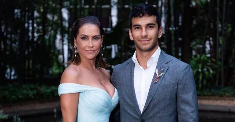 Ao lado do marido, Deborah Secco surge deslumbrante em casamento