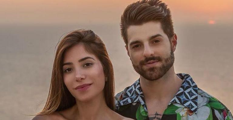 Na reta final da gravidez, Romana Novais posa ao lado de Alok: ”Completa”