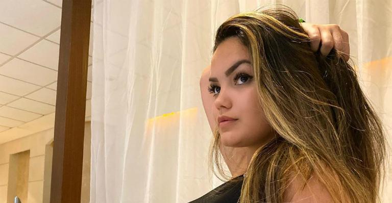 Filha de Kelly Key, Suzanna Freitas, sensualiza de body e eleva temperatura na web