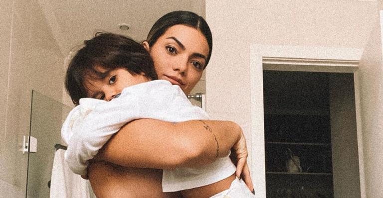 Kelly Key surge completamente nua em clique com o filho e desabafa: ”Parceiros de banheiro”