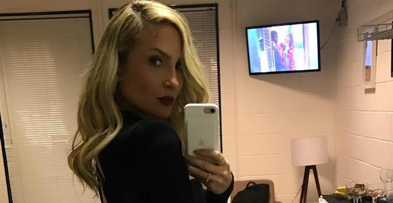 Claudia Leitte exibe look despojado e desabafa sobre vergonha: ”Fico com vergonha do porteiro”