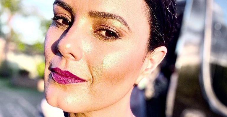 Luciele Di Camargo exibe detalhes de look luxuoso e impressiona: ”Só o vestido quita meus boletos”