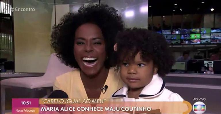 Maju Coutinho conhece garotinha que se identificou com seu cabelo e web vibra!
