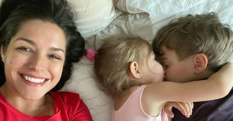 Thais Fersoza encanta ao mostrar Melinda parabenizando Teodoro por prêmio na aula de luta