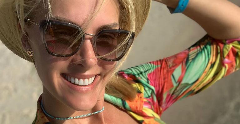 Em Curaçao, Ana Hickmann aparece ao lado do marido, filho e irmã e se declara: ”Família é tudo”