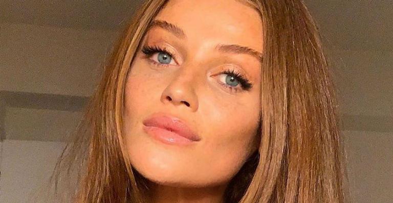 Cintia Dicker, namorada de Pedro Scooby, eleva a temperatura em clique sensual de biquíni