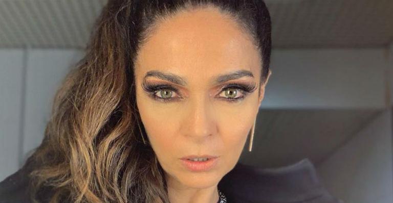 Claudia Ohana encanta fãs ao mostrar detalhes do look do Encontro com Fátima Bernardes