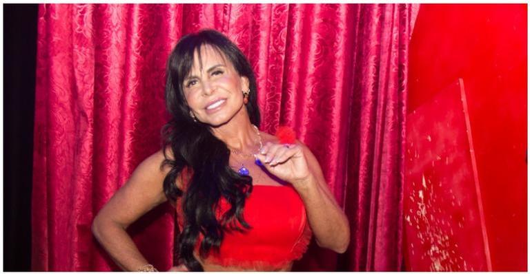 Gretchen canta música de Preta Gil e Gloria Groove em show e surpreende fãs: ”Hino”