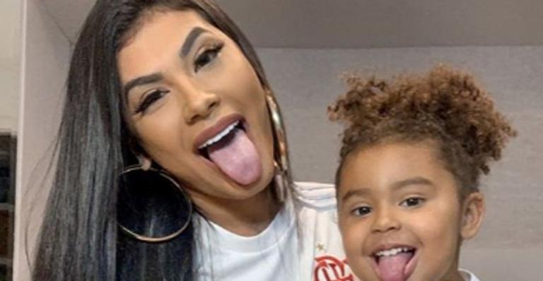 Pocah comenta sucesso da filha Vitória, de 3 anos: ”Gosto de dividir os momentos dela”