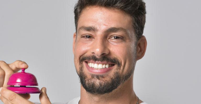 Cauã Reymond é flagrado deixando academia e impressiona com boa forma