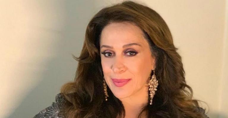 Claudia Raia recebe Heloisa Périssé e amigos para jantar íntimo: ”Cheio de amigos queridos”