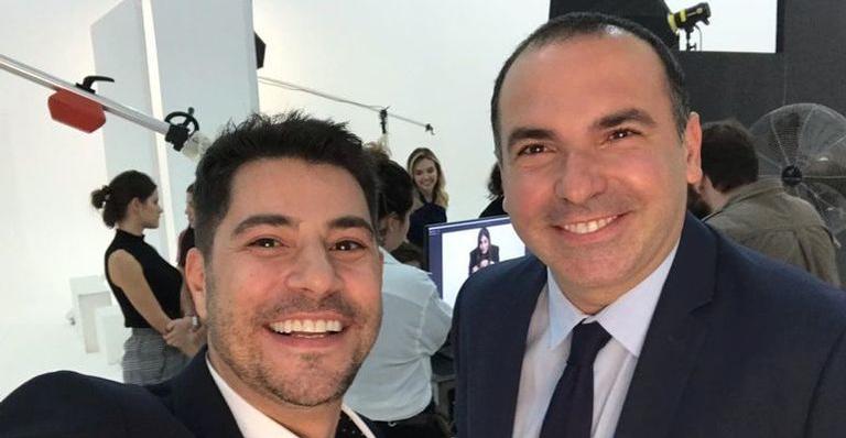 Evaristo Costa posa com Reinaldo Gottino na CNN Brasil e faz provocação a concorrência