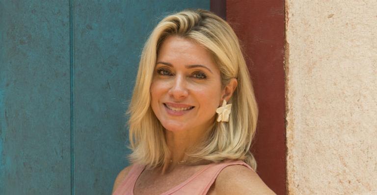 Aos 46 anos, Letícia Spiller chama atenção ao postar fazendo topless