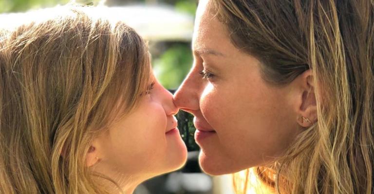 Filha mais nova de Gisele Bündchen completa 7 anos e recebe bela homenagem da mãe: ”Raio de sol”