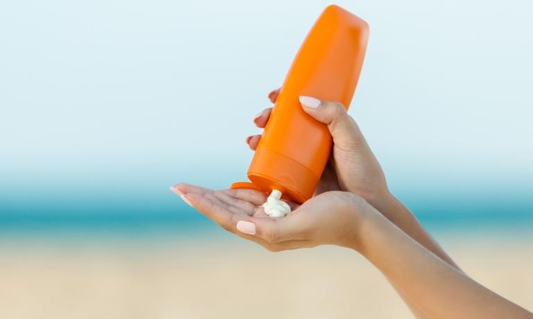 Confira os melhores produtos para proteger sua pele no verão