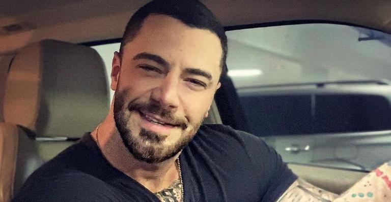 Felipe Titto se depara com morcego em seu quarto e desabafa: ”Medo”