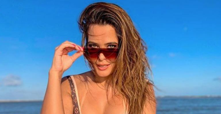 Geisy Arruda para tudo ao postar clique de biquíni nas redes
