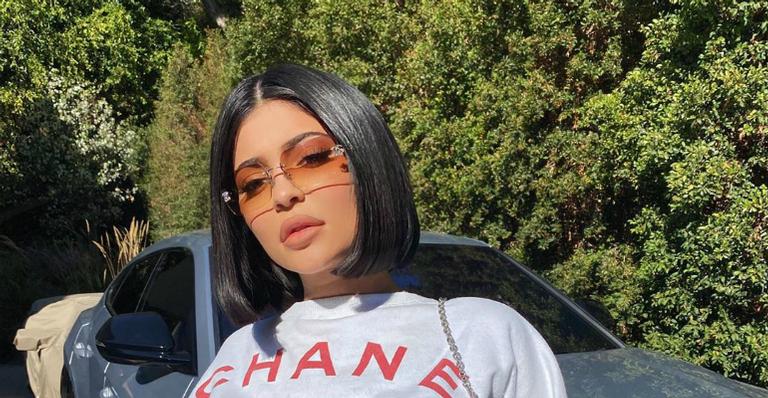 Kylie Jenner explode o fofurômetro ao mostra Stormi jogando boliche nas redes sociais