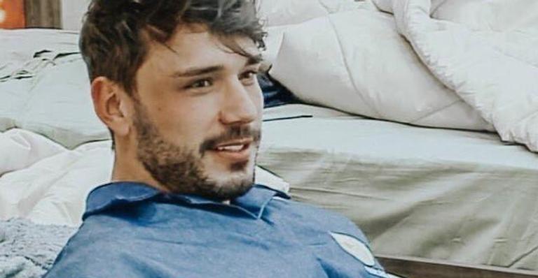 A Fazenda: Lucas se emociona ao receber carta da irmã e chora