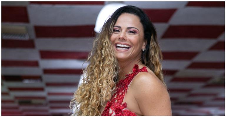 Viviane Araújo mostra samba no pé em ensaio do Salgueiro e é elogiada: ”Arrasa muito”