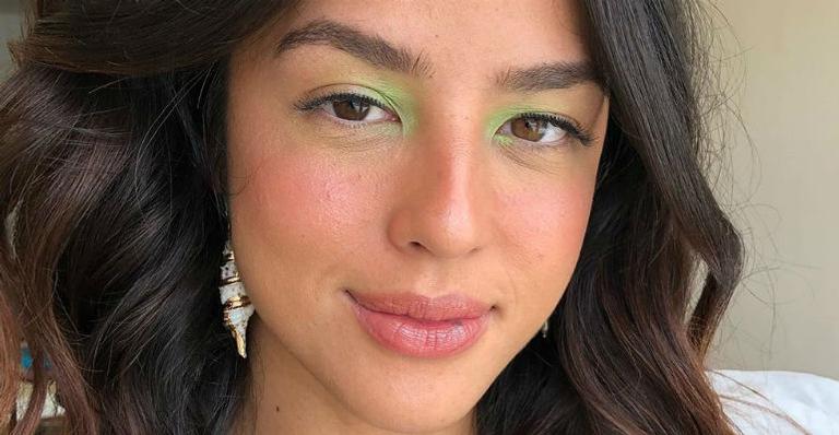 Yanna Lavigne surge abraçada com Madalena e encanta internautas