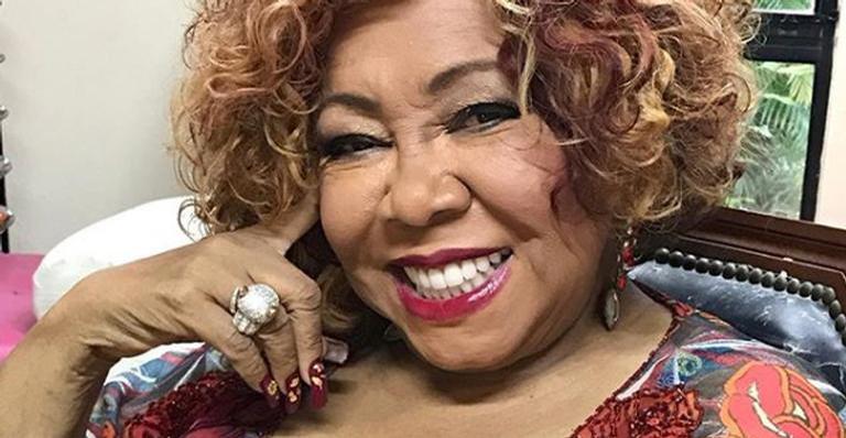 Alcione fala sobre sucesso das unhas de gel: ”Demora umas duas horas”