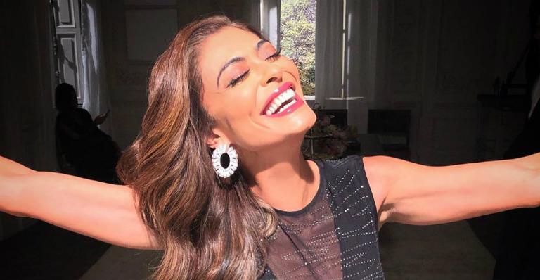 Em clima de fim de ano, Juliana Paes posa ao lado da família e deseja boas festas