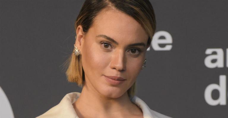 Só de biquíni, Letícia Lima impressiona internautas com cintura fina