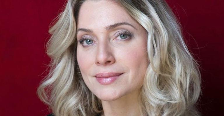 Letícia Spiller é clicada de biquíni na cachoeira e fãs elogiam beleza e boa forma
