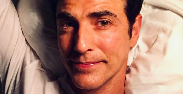 Reynaldo Gianecchini encontra protagonista de Malhação durante viagem à Espanha