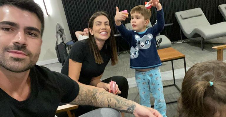 Adriana Sant’Anna e Rodrigão se preparam para curtir férias em Miami com os filhos, Rodrigo e Linda
