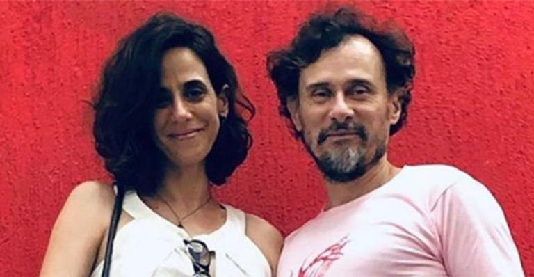 Após 20 anos juntos, Enrique Diaz e Mariana Lima se casam e compartilham momento na web: ‘Meu amor!’