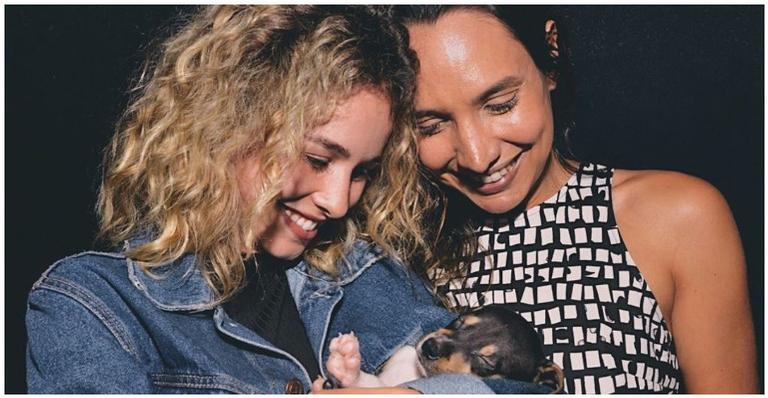 Bartô, cachorrinho de Laryssa Ayres e Maria Maya se acidenta e preocupa as ”mamães”