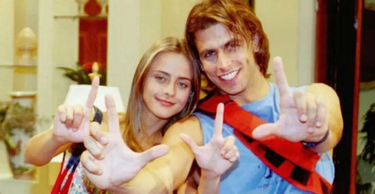Juliana Silveira compartilha cliques relembrando tempos de Malhação: ”Amada turma”