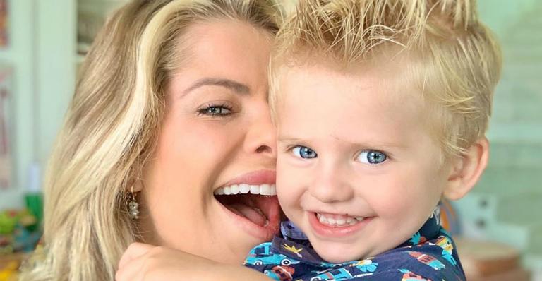 Karina Bacchi explode o fofurômetro ao compartilhar um clique do filho dormindo nas redes