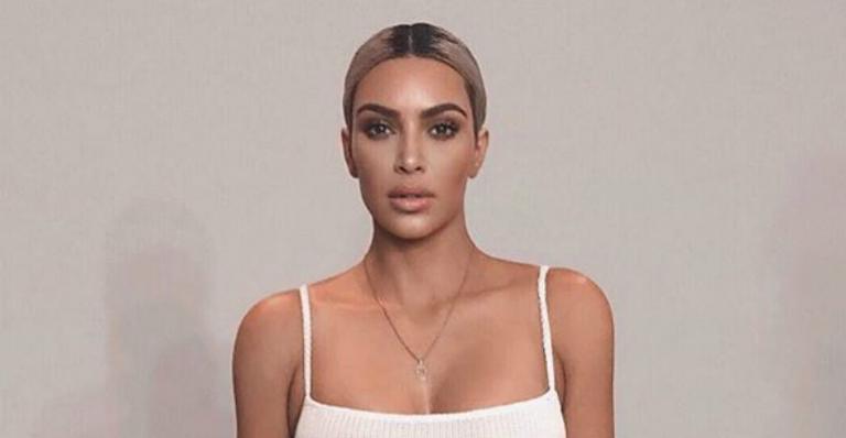 Kim Kardashian compartilha momento de fofura da sobrinha com o filho: ”Stormi ama Psalm”