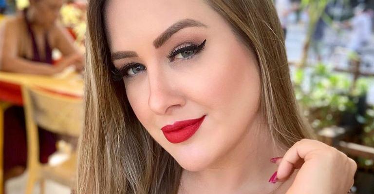 Ex-BBB Patrícia Leitte ostenta corpão em clique de biquíni e leva fãs à loucura