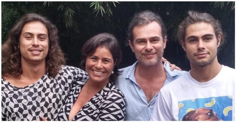 Rafa Vitti celebra casamento dos pais: ”Casal que mais amo no mundo”