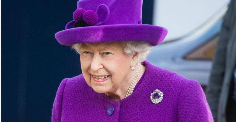 Rainha Elizabeth abre vaga para cuidar das suas redes sociais com salário de R$ 245 mil