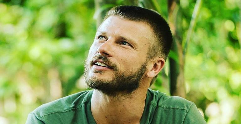 Rodrigo Hilbert pratica sumô durante gravação do ‘Tempero de Família’: ”Muito respeito”