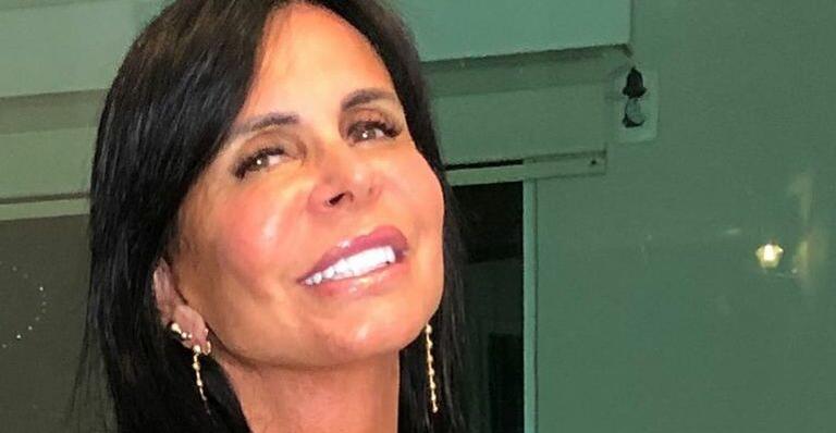 Após surgir sem umbigo, Gretchen fala sobre ausência dele em sua barriga: ”Tá sendo preparado”