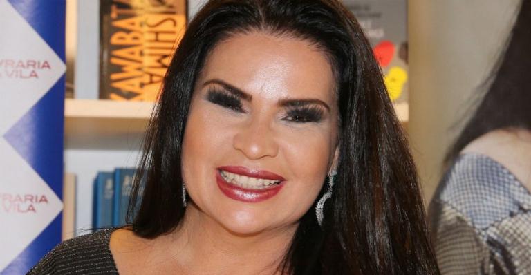 Solange Gomes publica foto da juventude fazendo topless e eleva a temperatura