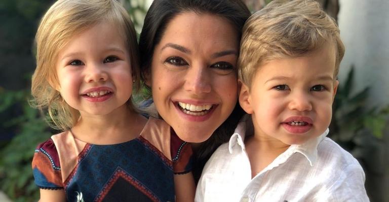 Thais Fersoza flagra Melinda dançando muito e não resiste tanta fofura: ”Paixão da minha vida!”