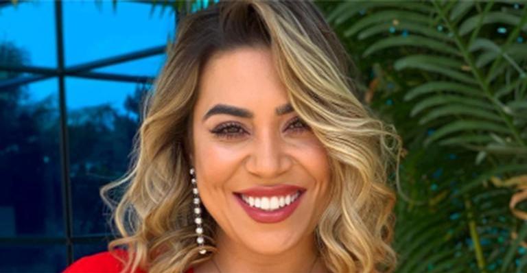 Naiara Azevedo posa com look sexy e tamanho do bumbum impressiona!