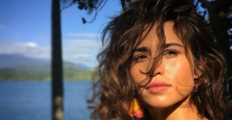 Nanda Costa tira toda a roupa e impressiona ao aparecer de topless