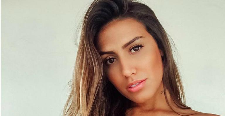 Participante do De Férias com o Ex, Any Borges posa ao lado do filho e surpreende fãs